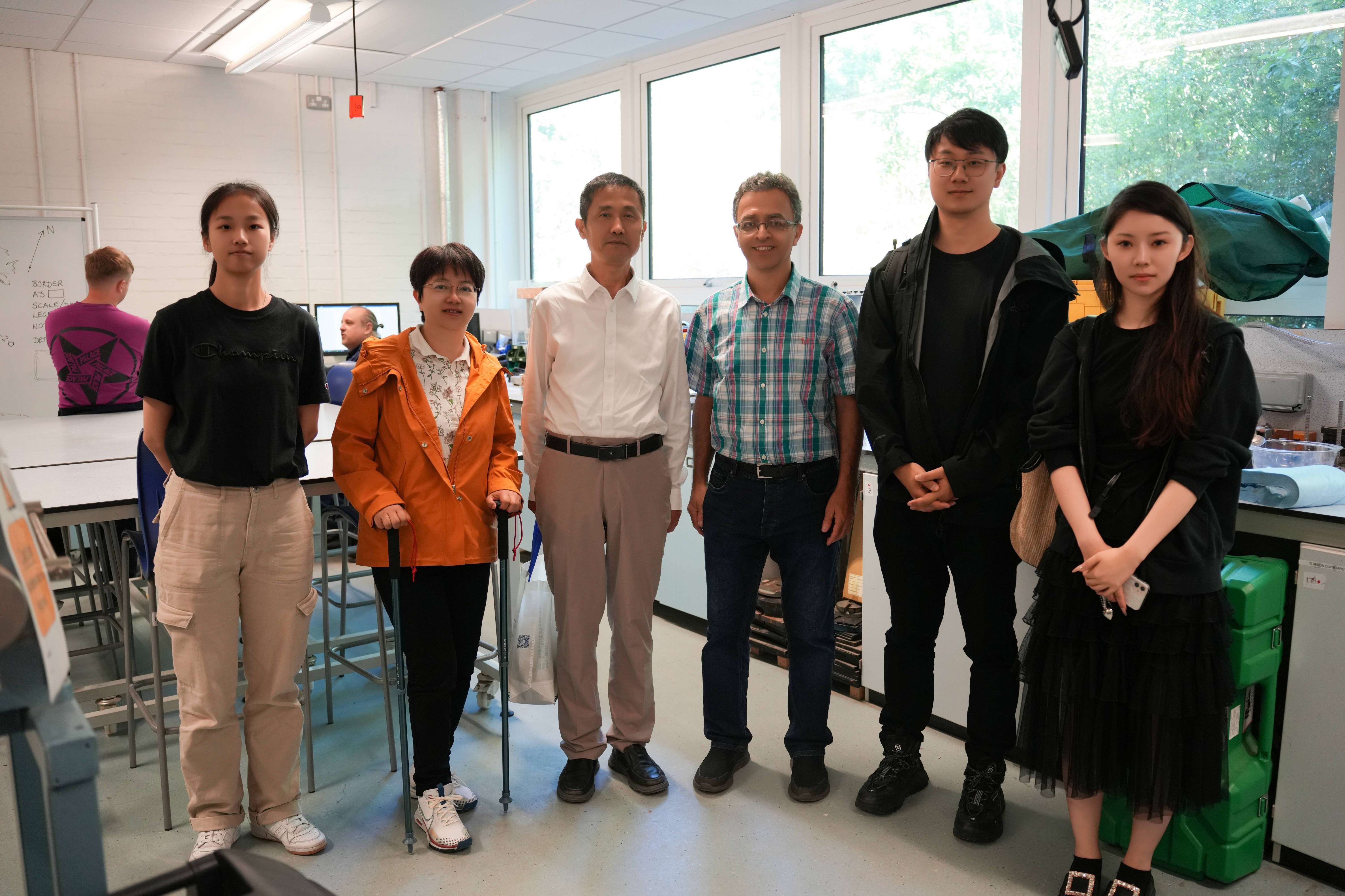 课题组教师及学生前往英国艾克赛特大学进行学术交流